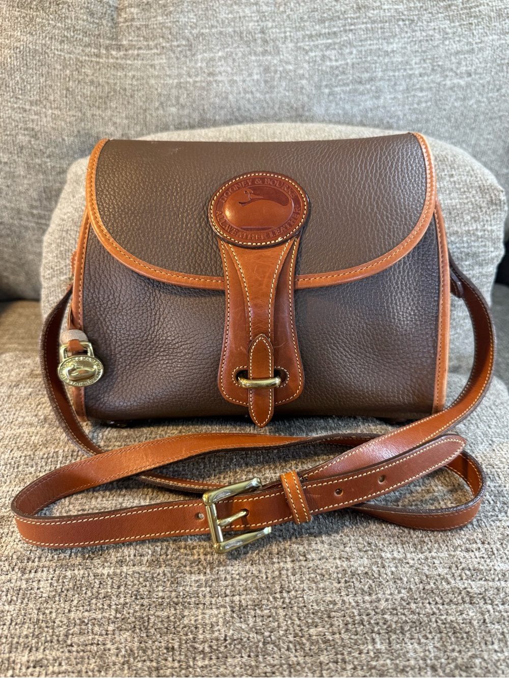 Vintage Dooney & Bourke Essex Crossbody All Weather Bag (10x8)